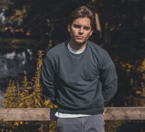 Xander AV releases new sophomore single Stressing Out – Jem Girl at the Piano