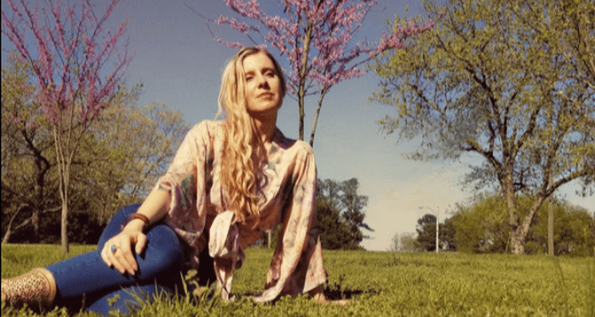Get to Know Jayne Kelli: An Artist Redefining Solo Success
