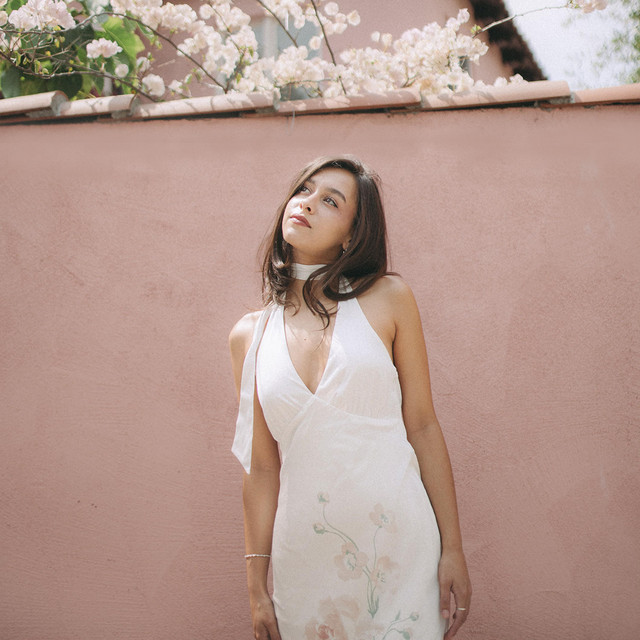 Clara only has love on her mind in new song “I Know That It’s You” – Aipate