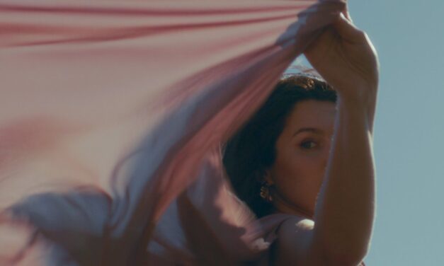 Alayna reveals bright visuals for her latest single “Softly” – Aipate